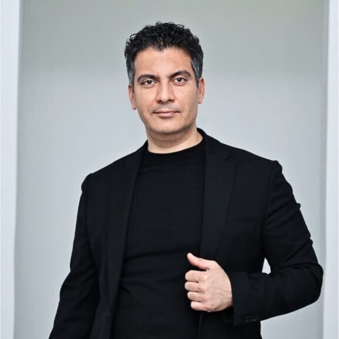 Professional hair transplant surgeon representing our vetted experts