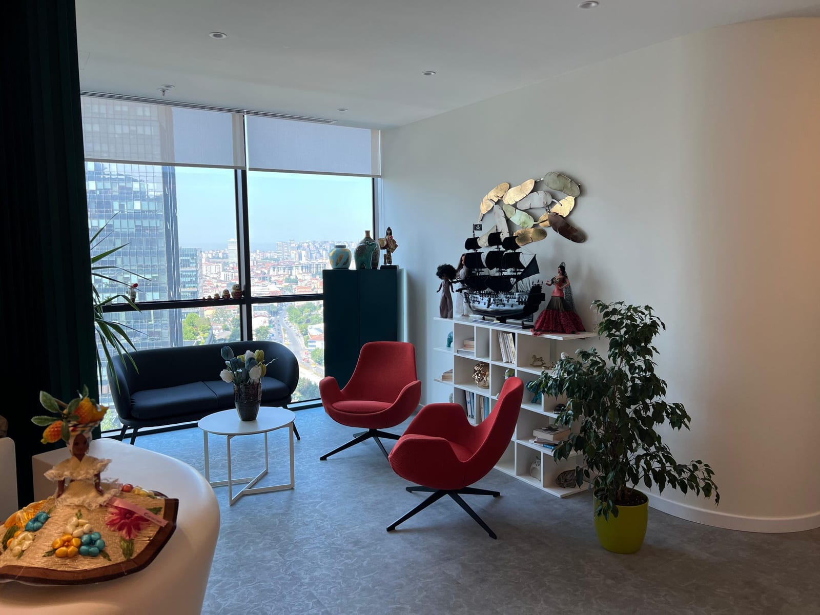 Patient recovery area at Dr. Gökeşme Hair Transplant